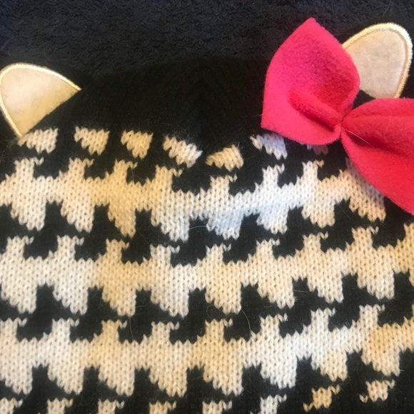 Adorable pink black white beanie with bow and ears - Picture 3 of 3